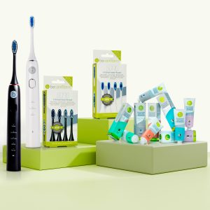 Beconfident his & hers bundle with 2x premium sonic toothbrush white and black, 2x 4x mix pack of toothbrush heads black and white, explore kit with 5x25ml multifunctional whitening toothpaste.